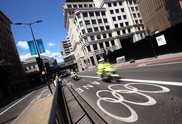 Đường phố London cũng dần nóng lên với không khí của Olympic 2012.